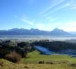 Foto: Blick vom Buch nach Südosten auf das vorgelagerte Wiesental, 
den Forggensee und die Ammergauer Alpen.