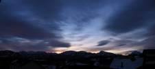 Foto: im ersten Morgenlicht deuten Lenticulariswolken den Föhnsturm an