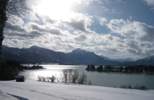 Foto: winterlicher Blick über den gekräuselten Forggensee