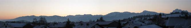 Foto: Panorama wolkenloser Alpenrand