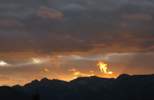 Foto: orange beleuchtete Rotorenwolke