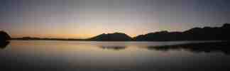 Foto: am Ufer vor Sonnenaufgang