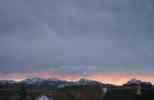 Foto: Morgenstimmung am Alpenrand mit Rte und Wolkendecke
