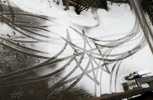 Foto: Reifenspuren im Schneematsch