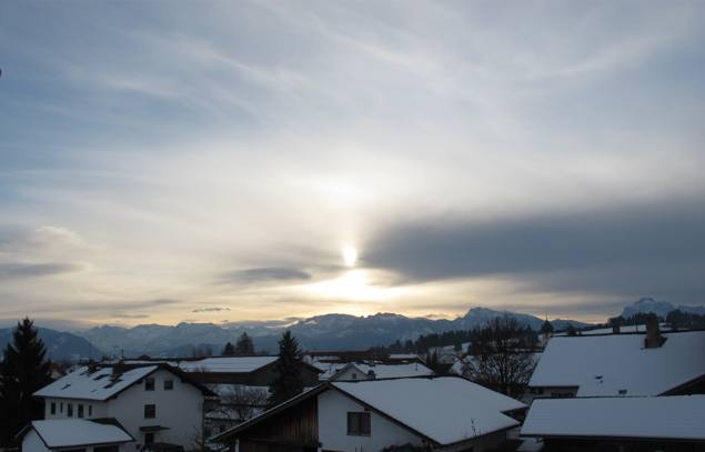 Foto: Sonne gegen Wolkenbank